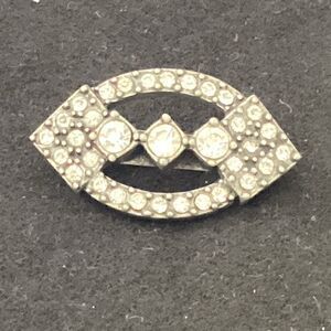 Vintage rhinestone brooch pin. J0054